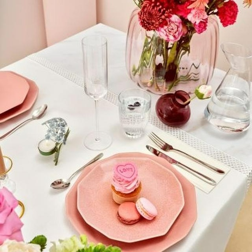 Romantik Bir Yemek Masası Nasıl Hazırlanır?