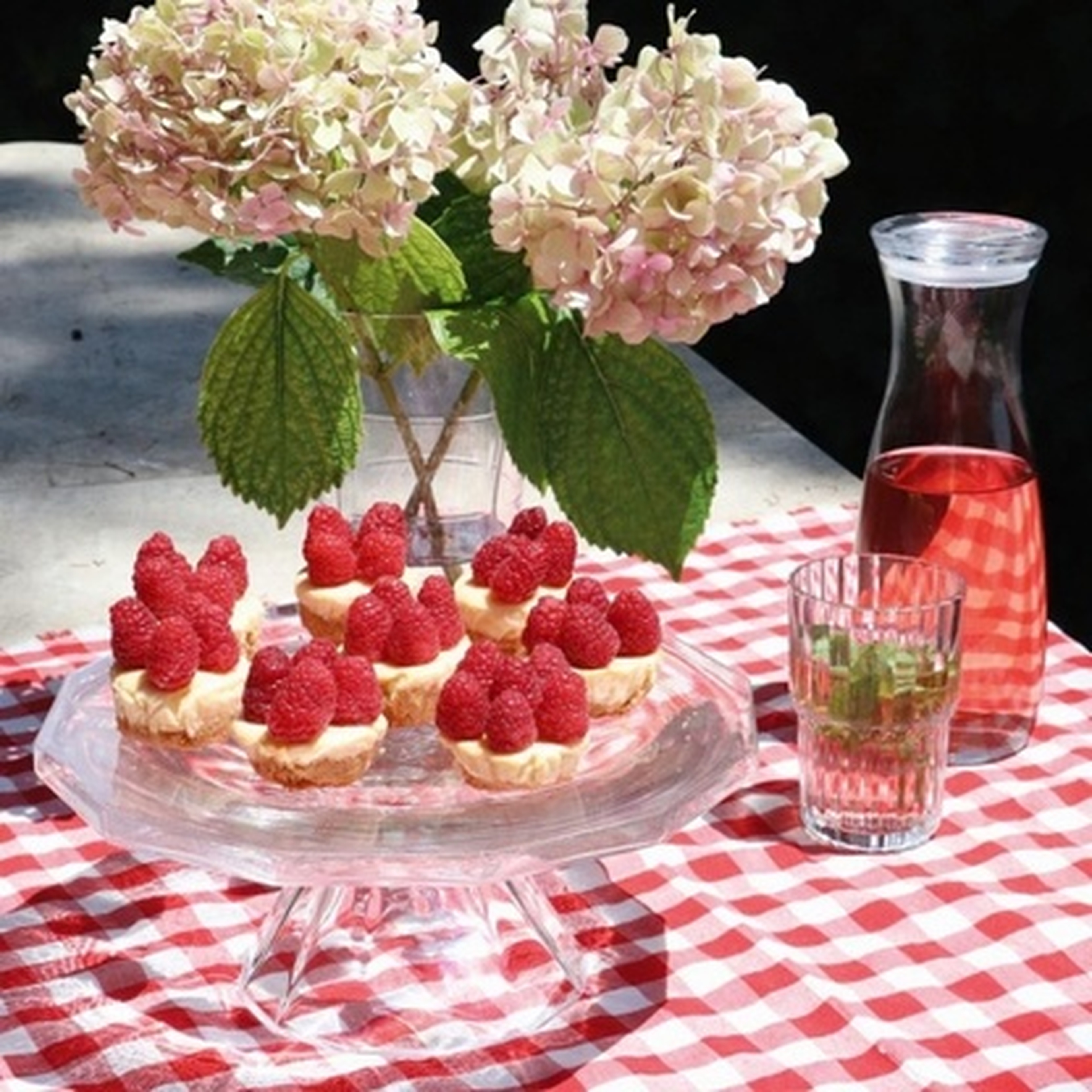 Melike Sarıkatipoğlu Frambuazlı Mini Cheesecake