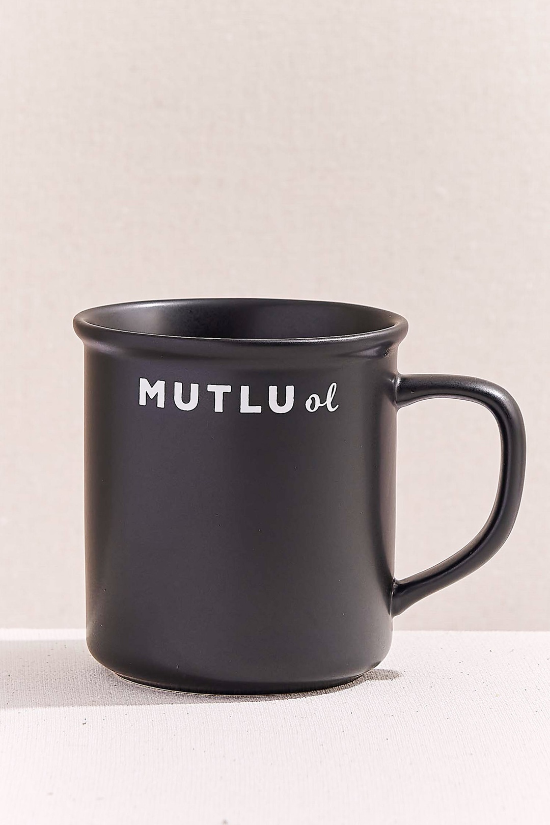 "Mutlu Ol" Siyah Beyaz Seramik Kupa