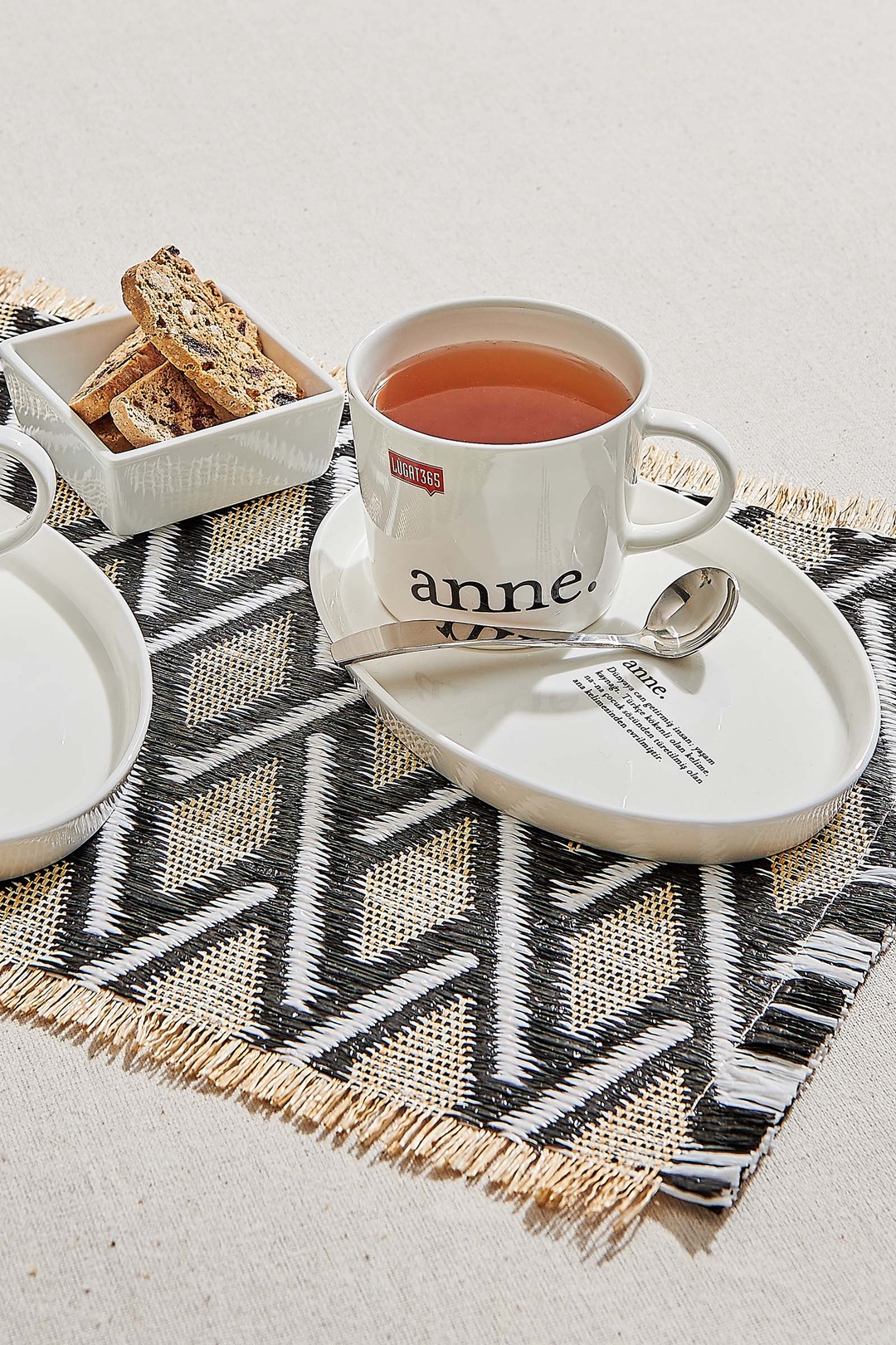 Anne Porselen Çay Fincanı Krem