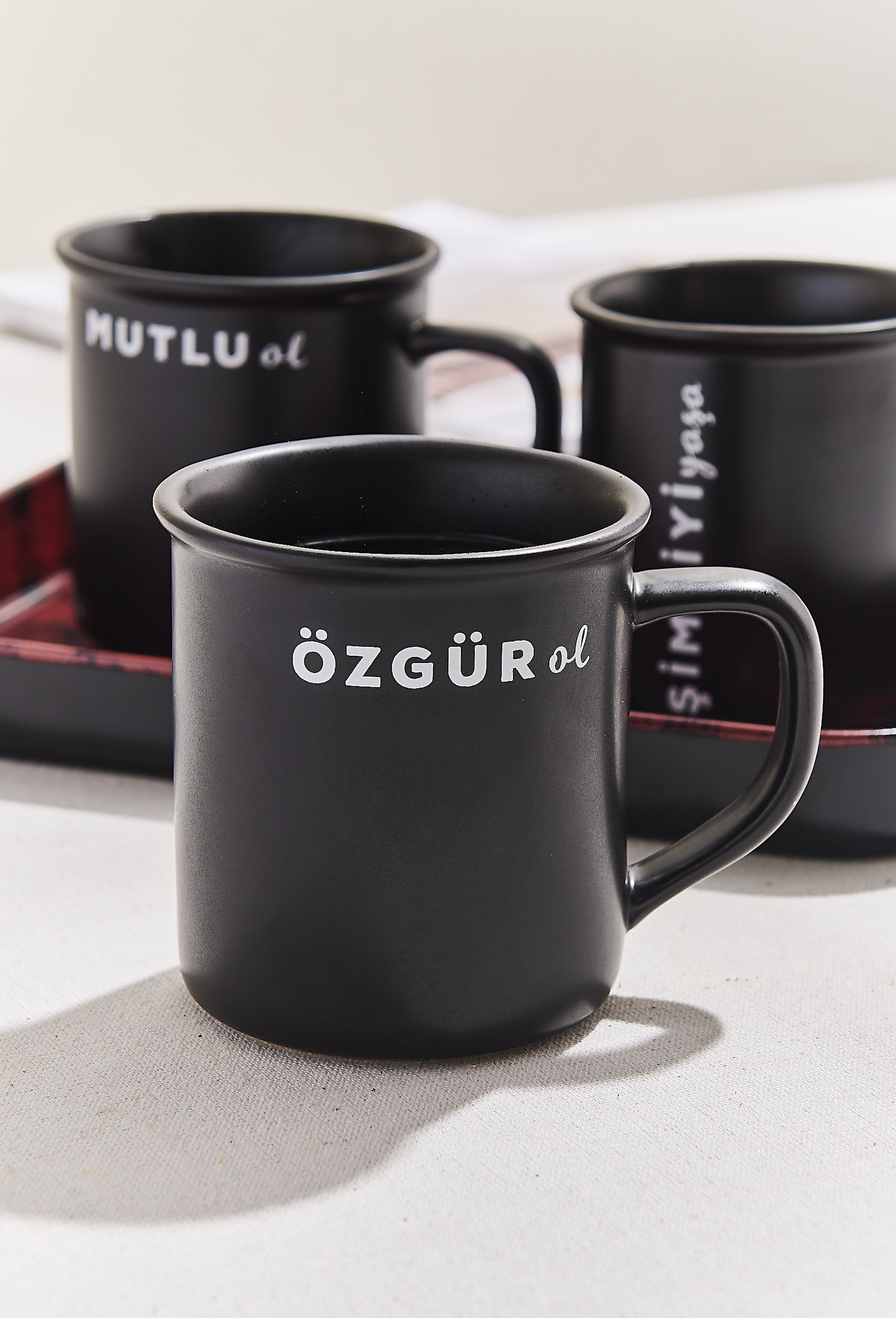 Özgür Ol  Seramik Kupa 370 CC Siyah