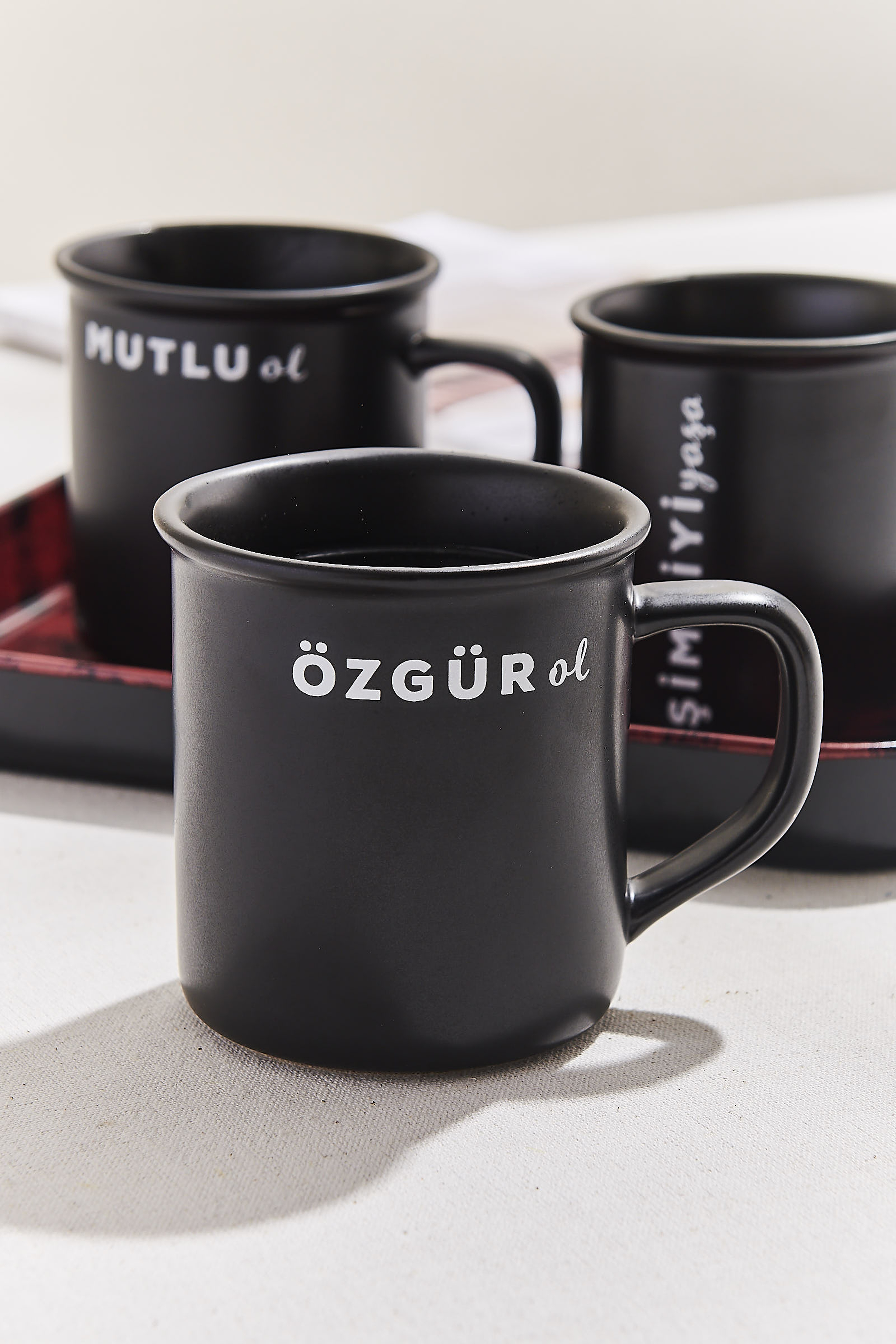 Özgür Ol  Seramik Kupa 370 CC Siyah