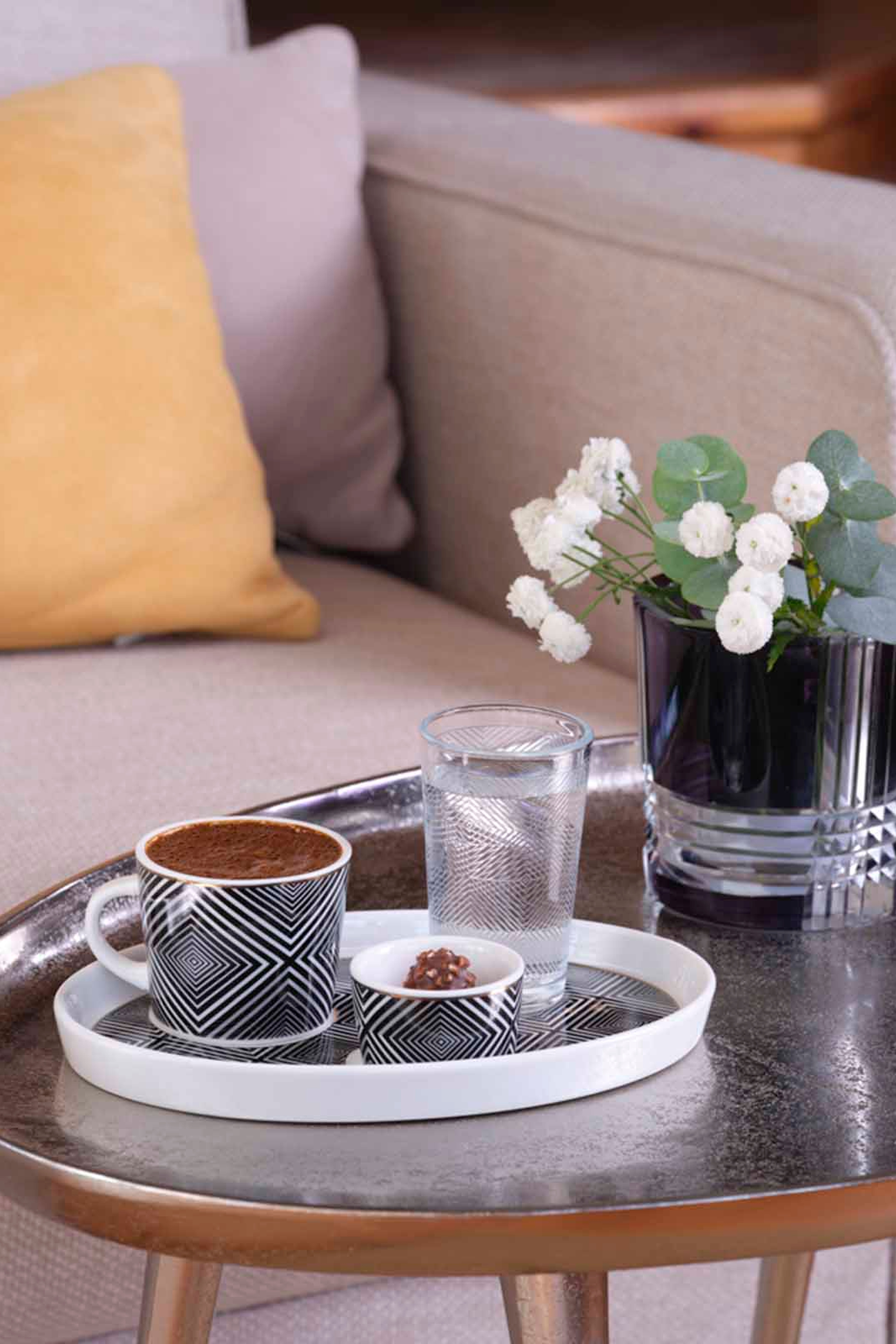 Siyah Beyaz İllüzyon Porselen Kahve Seti