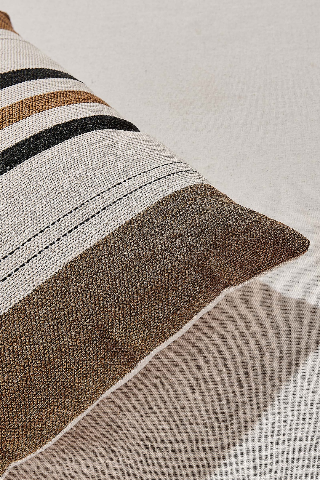 Hardal Çizgi Yastık 44x44 cm