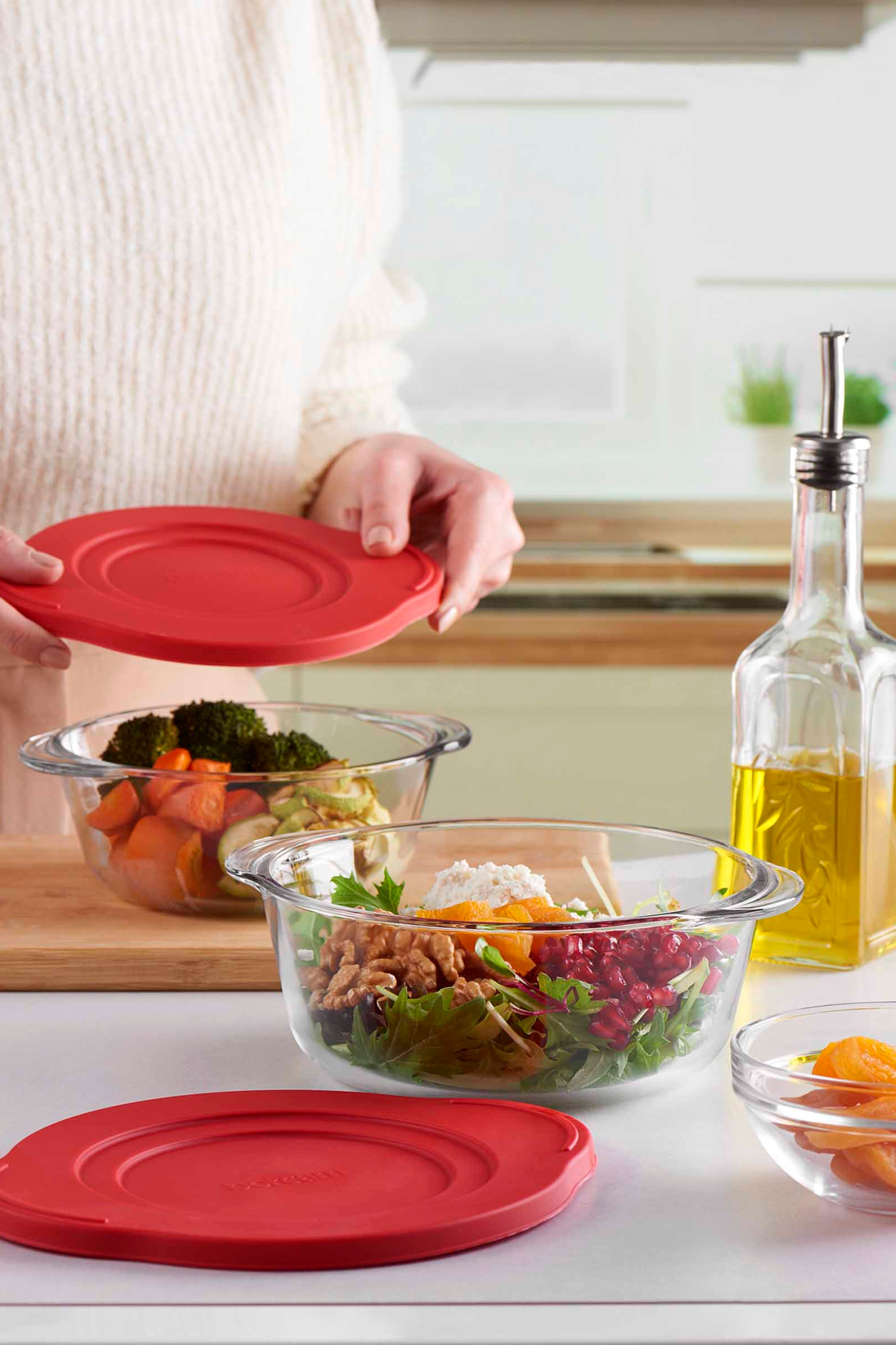 Plastic Red Covered Baking Dish 840 cc