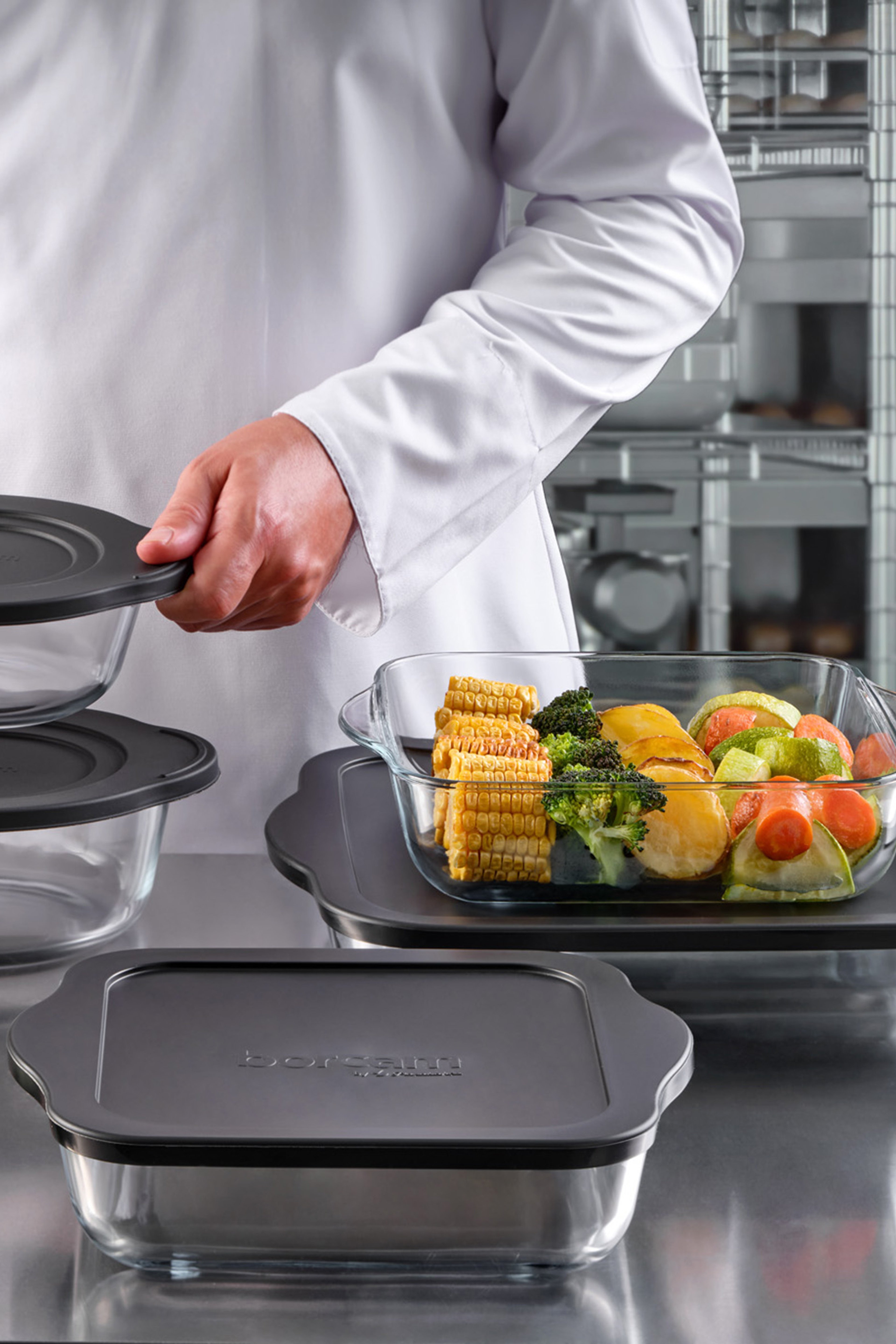 Plastic Black Covered Baking Dish 840 cc