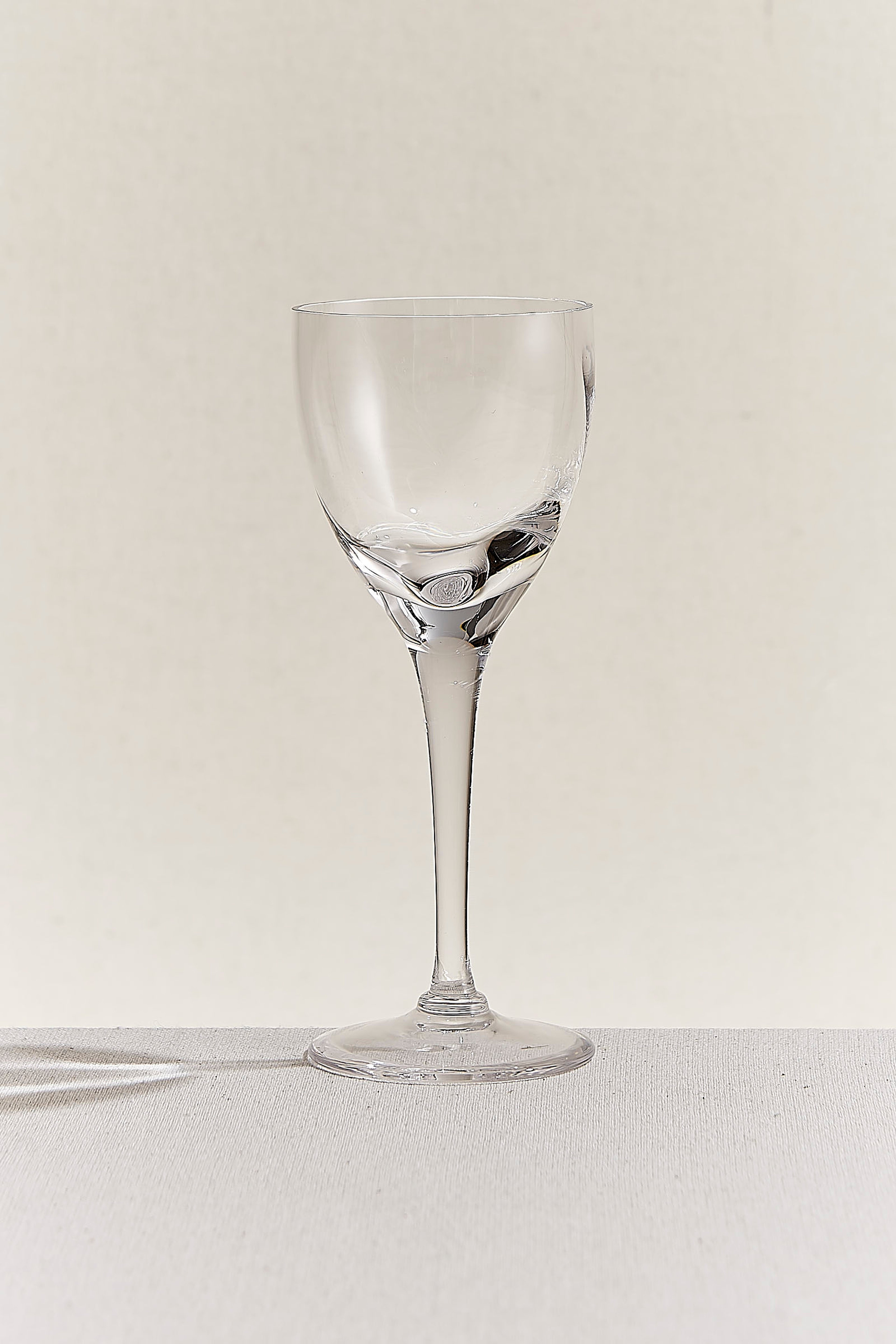 Red Wine Glass with Optics