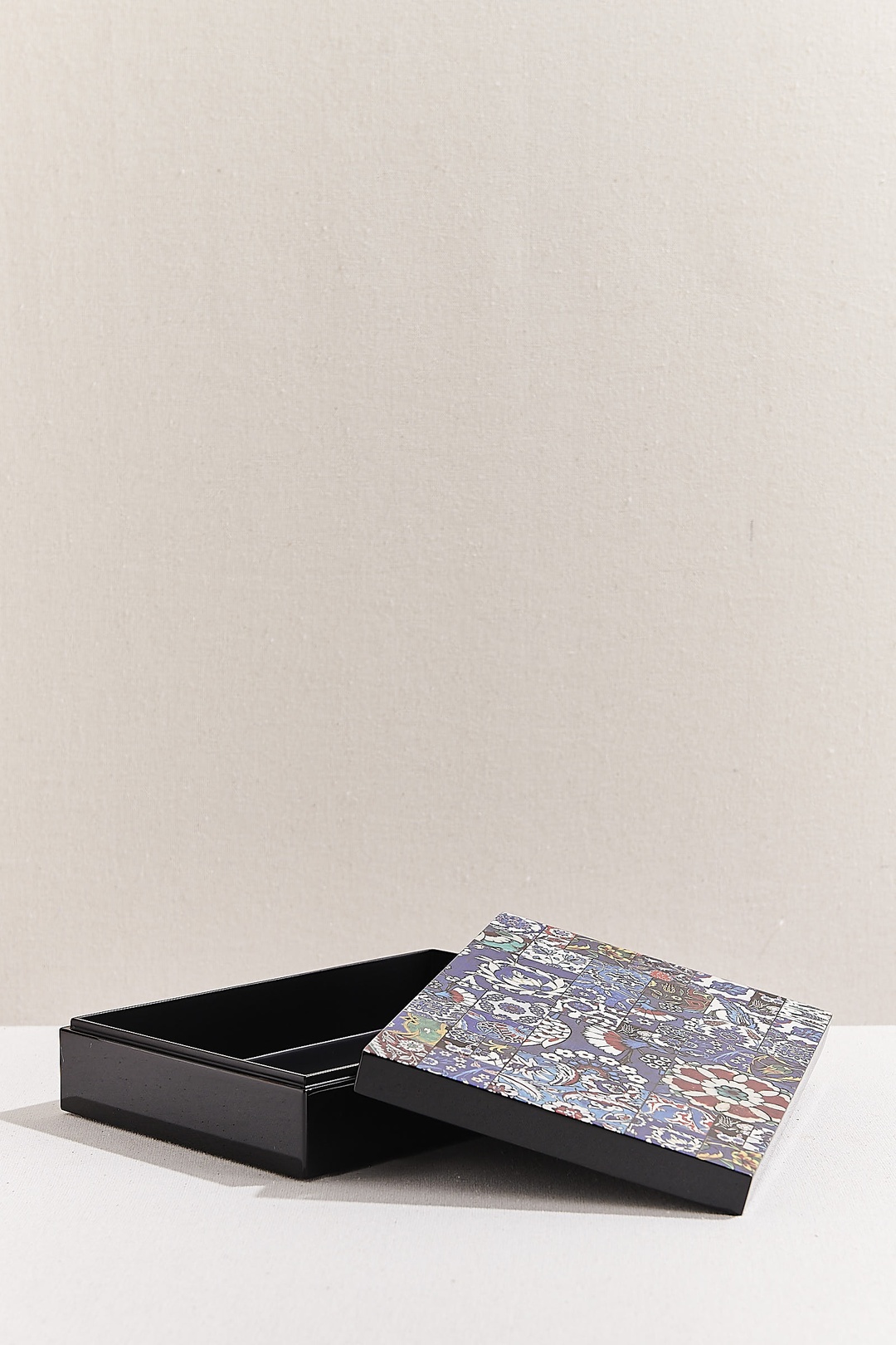 İznik Çini Karolu Kutu 25x17.5x6 Cm
