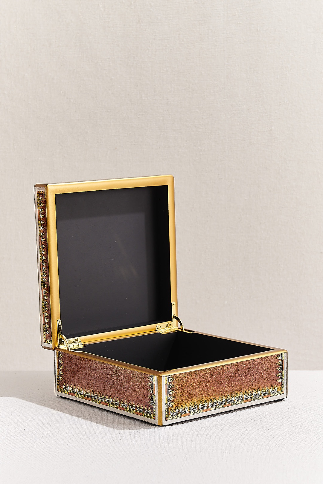 Çiçek Kutu 18x18x7 cm Gold