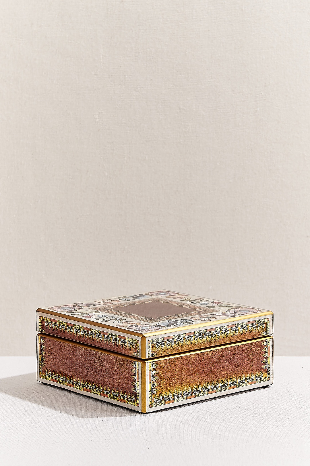 Çiçek Kutu 18x18x7 cm Gold