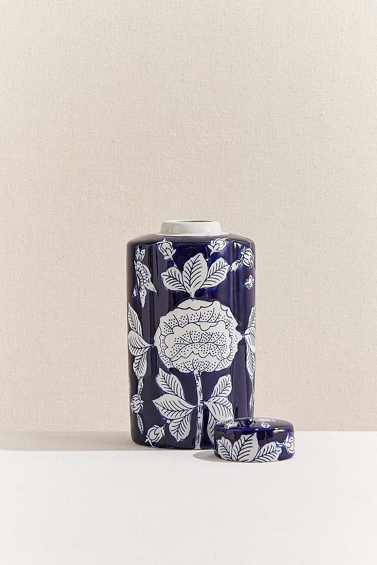 セール！ 洋書『Blossom and Me』 Jean Swales Garden Porselen Dekoratif Obje M Mavi Beyaz Fiyatı - Paşabahçe