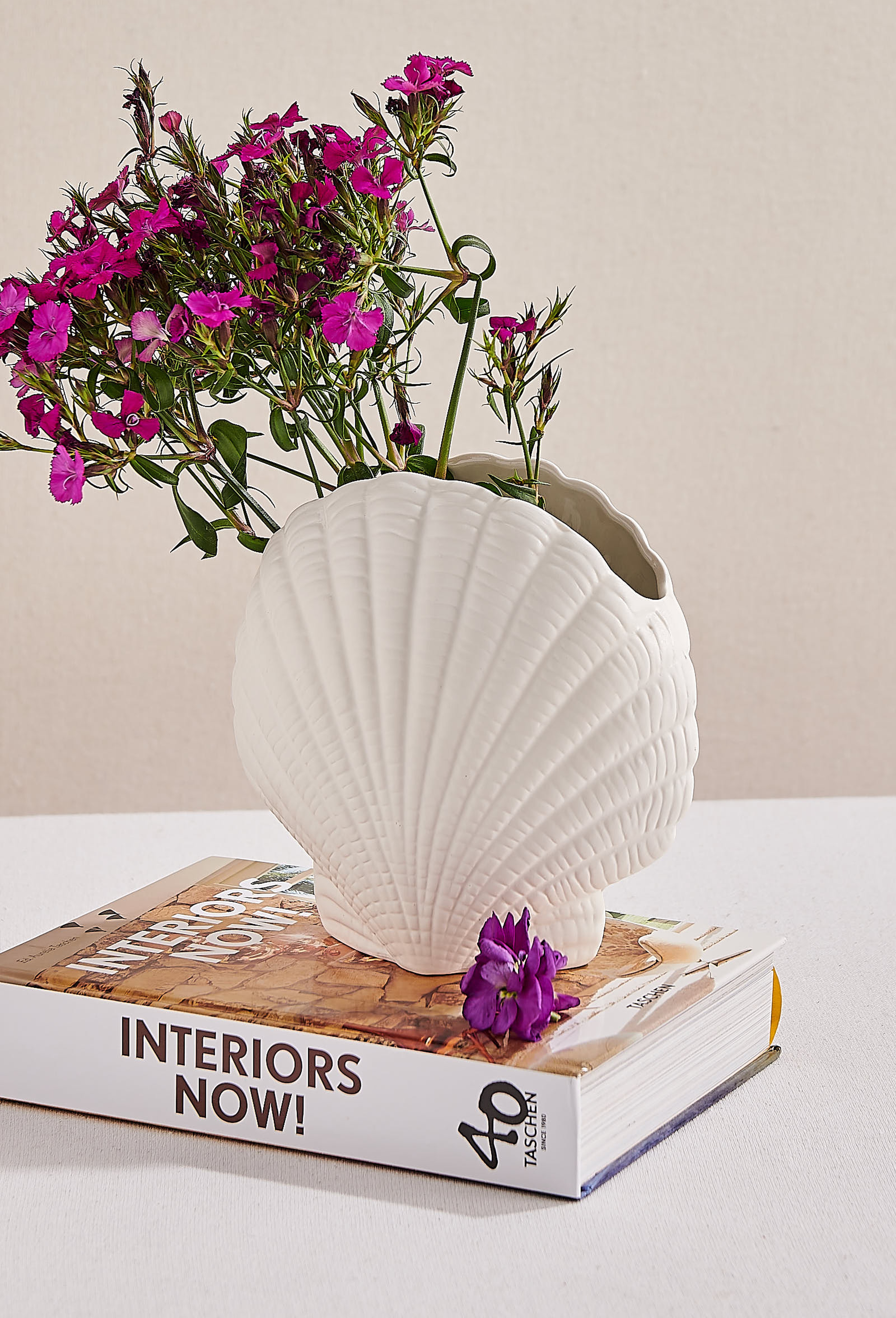 Oyster Porcelain Decorative Vase