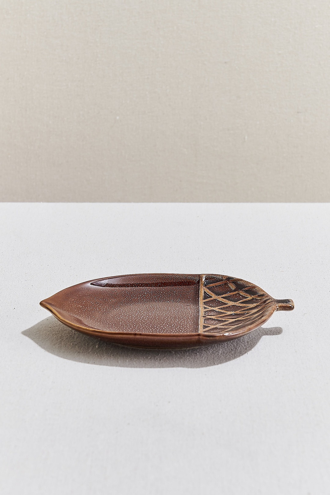 Pinecone Seramik Tabak M