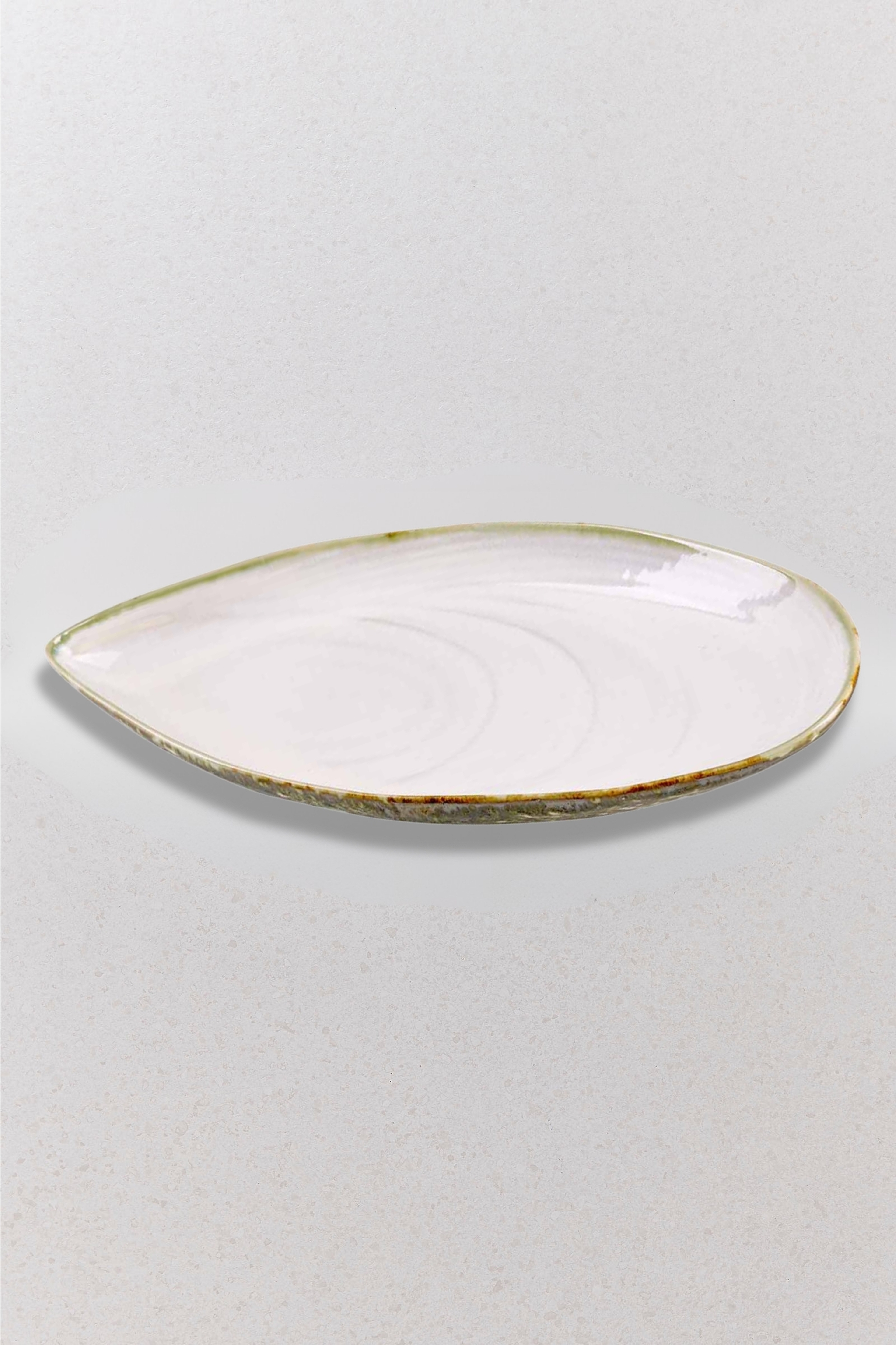 Mussel Ceramic Serving Plate 31 Cm