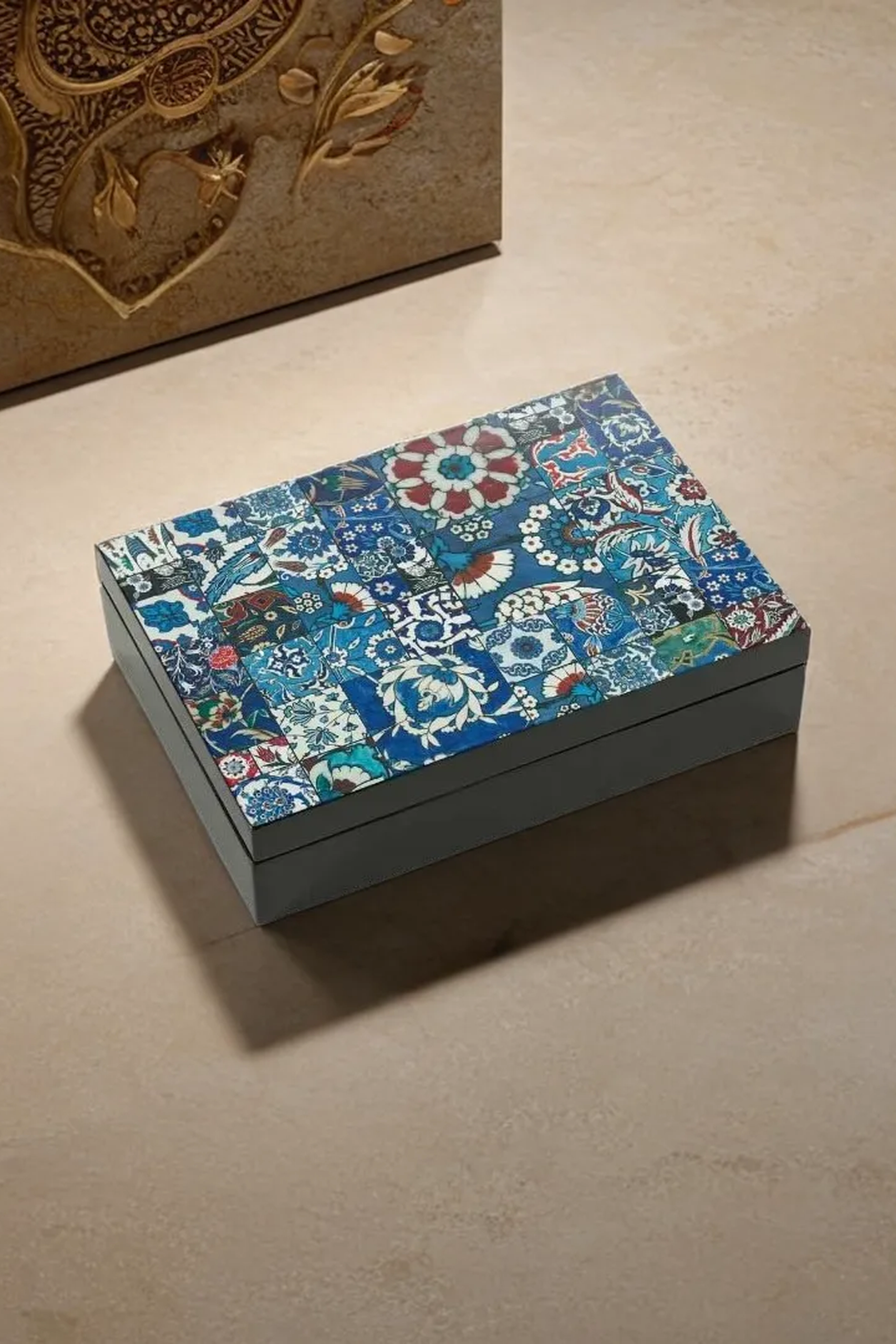 İznik Çini Karolu Kutu 25x17.5x6 Cm