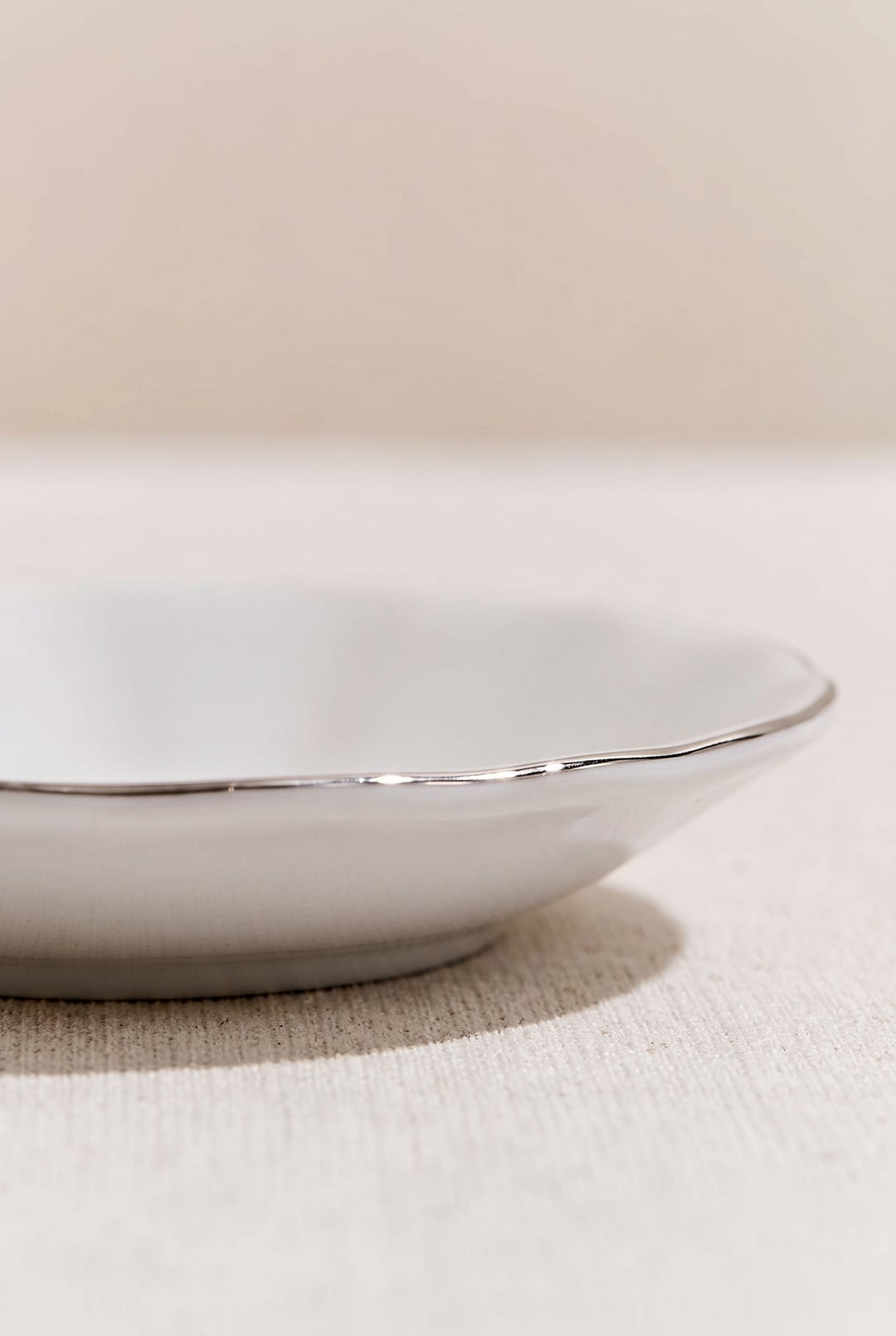 Bant Porselen Çay Tabağı Platin
